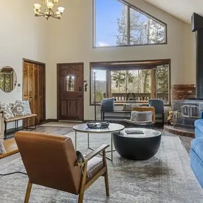 Peaceful 5BR Retreat with Hot Tub
