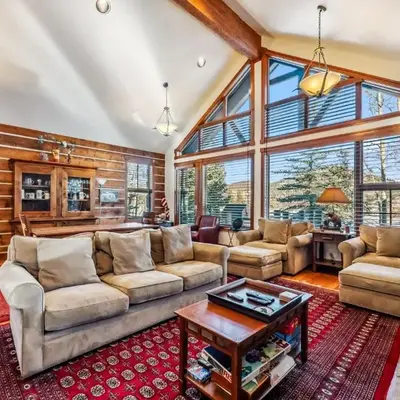 Luxurious 4BR Retreat with Hot Tub Near Gold Course