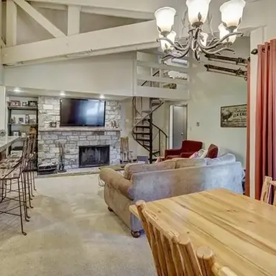 Updated 2Br Plus Loft Condo on Shuttle Route! Sleeps 8 & Kids Ski Free condo