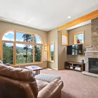 Lovely 3BR with Workspace Views Near Skiing Parks