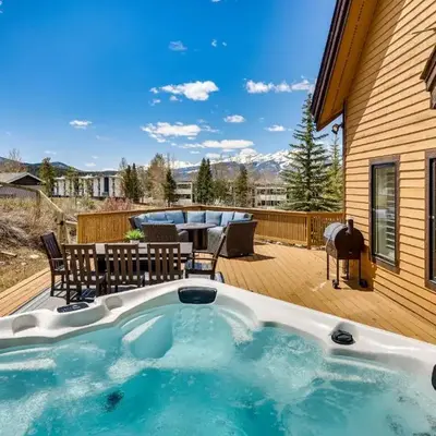 8 Mi to Keystone Home with Hot Tub in Dillon