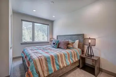 a bedroom with a large bed and a window at Clearwater Lofts - 3 Bedroom Luxury Condo Near Lakeside Village in Keystone