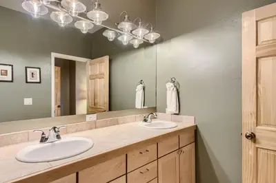 a bathroom with two sinks and a large mirror at 42 Burgundy 4Br 3,5Ba townhouse in Silverthorne