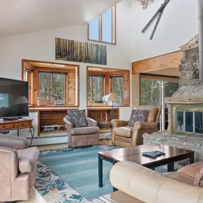 5BR Mountain Retreat with Hot Tub and Sauna