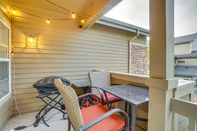 a patio with a table and chairs on a balcony at 16 Mi to DIA Townhome with Fireplace in Aurora in Aurora