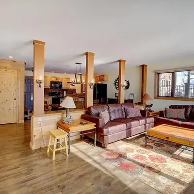 New Listing - Slopeside condo with Private Hot Tub