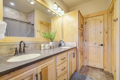 a bathroom with two sinks and a large mirror at Cozy 3 bedroom Mountain Getaway - Ski Fish Golf in Granby