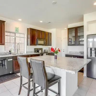 10 Mi to DIA Family Home with Yard!