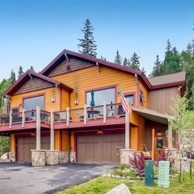 The Alders Townhomes In East Keystone - Luxury 3 Bedroom Den