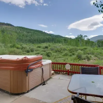 1 Mi to Keystone Lifts Hot Tub Haven with Mtn Views