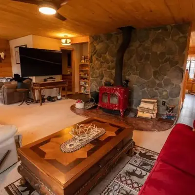 Warm Woodland Getaway with Land