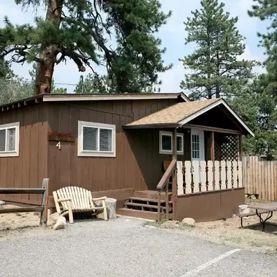 Lazy R Cottages- 4 cabin