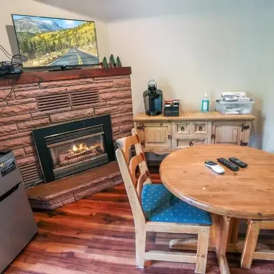 Sunnyside Knoll- 10 studio