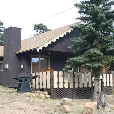 Lazy R Cottages- 8 cabin