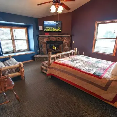 Lazy R Cottages- 18 cabin