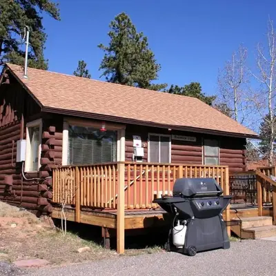 Lazy R Cottages- 3 cabin