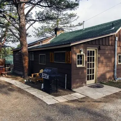 Triple R Cottages- 8 cabin