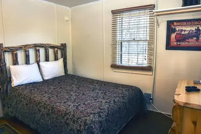 a bedroom with a bed and a window at Triple R Cottages- 7 cabin in Estes Park