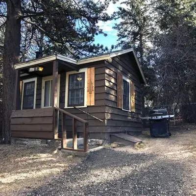 Triple R Cottages- 7 cabin