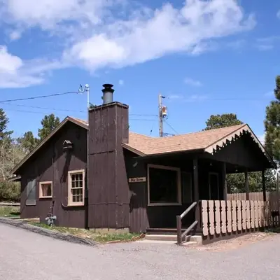 Lazy R Cottages- 2 cabin