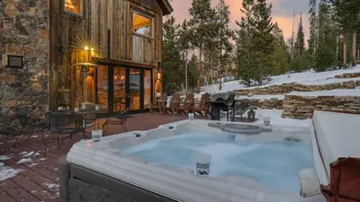 a jacuzzi tub in front of a building at Alpenglow Peaks Lodge in Breckenridge