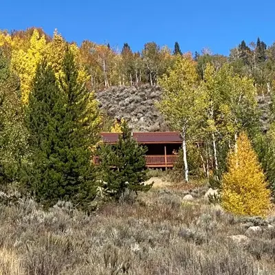 Whistle Pig Retreat at 22 West Cabins and Recreation