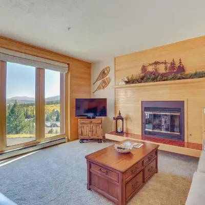 Cozy Condo with Balcony and Mtn Views in Silverthorne