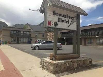 a sign for a shopping middle in a parking lot at Snowshoe Motel in Frisco