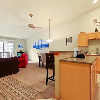 2BR Condo - Ideal Hub for Year-Round Fun