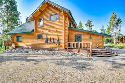a log cabin with a porch and a driveway at 4 Mi to Rocky Mtn Natl Park Cabin Near Town! in Grand Lake