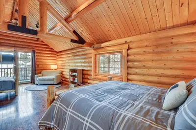 a bedroom with a bed in a log cabin at 4 Mi to Rocky Mtn Natl Park Cabin Near Town! in Grand Lake