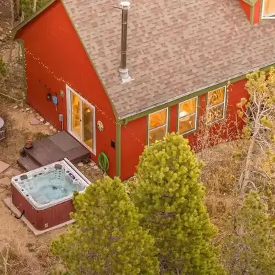 Family & Dog Welcoming Lodge with Hot Tub & Games
