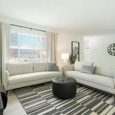 5-Bedrooms! Stylish and Modern Home