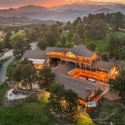 Mountain Top Luxury Red Rocks Hot tub Sauna Views