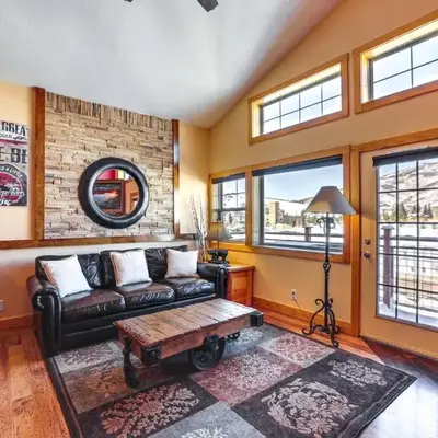 4 Mi to Ski Dillon Condo with Balcony and Mtn Views