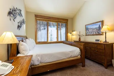 a bedroom with a bed and a desk and a window at 6533 Settlers Creek townhouse in Keystone