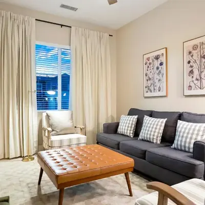 Unbeatable Location Golden Condo - Walk Everywhere