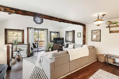 a living room with a couch and a tv at Skipper's Cabin in Pine