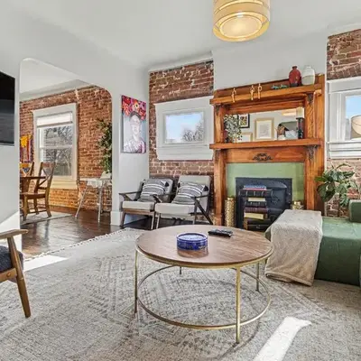 5-Bedroom Victorian Home Private Yard Sleeps 10