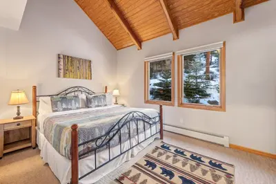 a bedroom with a bed and a window at Creekside Suites 20 by Estes Park Condos in Estes Park