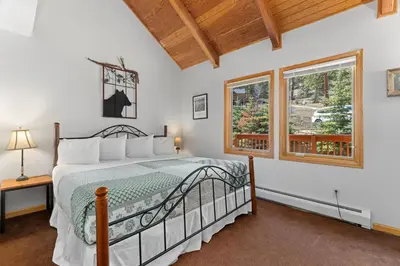 a bedroom with a bed and a window at Creekside Suites 18 by Estes Park Condos in Estes Park