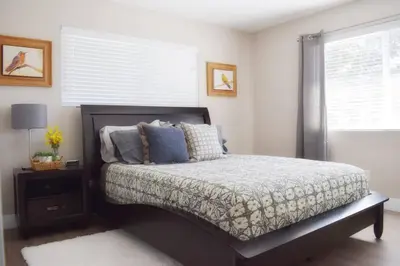 a bedroom with a bed and a window at Modern 2 bed in Westminster in Westminster