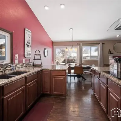 Quiet Denver retreat w hot tub & fireplace