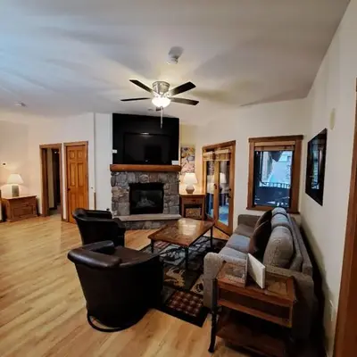 Beautiful 2BR in River Run - Kids Ski Free! condo