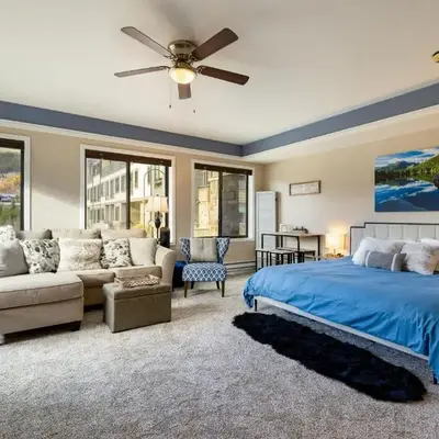 2782 Slopeside condo