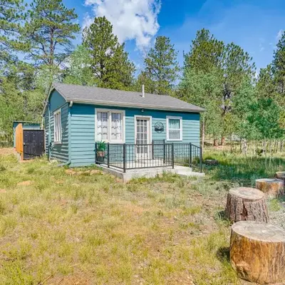 Patio and Hot Tub Cozy Cabin Retreat in Bailey!