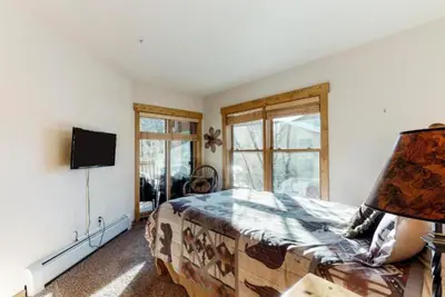 a bedroom with a bed and a flat screen tv at Tenderfoot Lodge 2 Bedroom At The Mountain House Base in Keystone