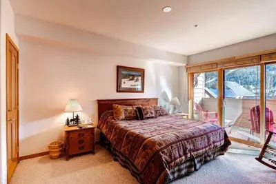 a bedroom with a bed and a balcony at 2 Bedroom Gateway Lodge Condo Near Mountain House in Keystone