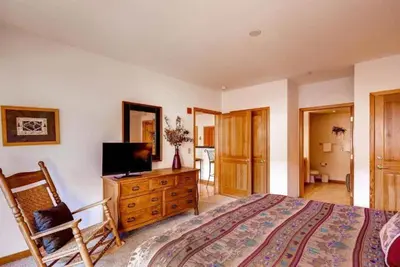 a bedroom with a large bed and a television at 2 Bedroom Gateway Lodge Condo Near Mountain House in Keystone