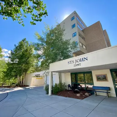 Saints John 2537 by SummitCove Lodging